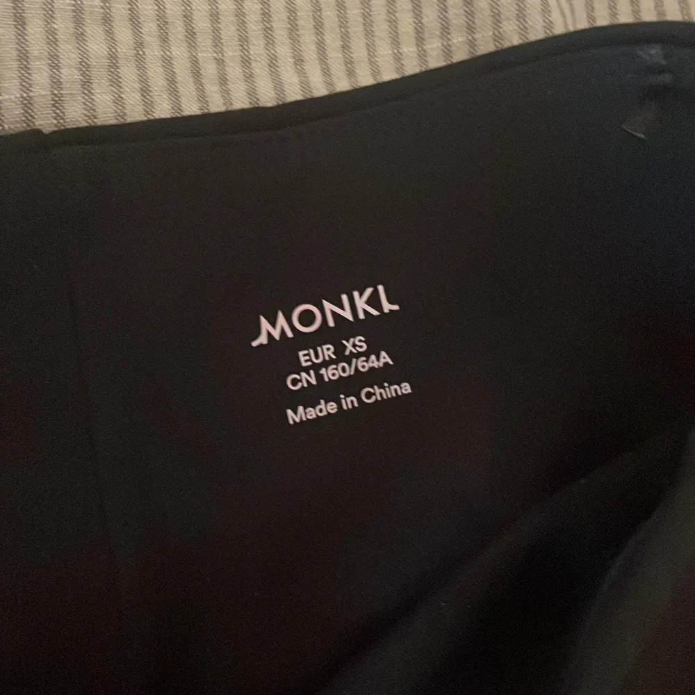 Svarta träningsbyxor från Monki i storlek xs💓.. Jeans & Byxor.