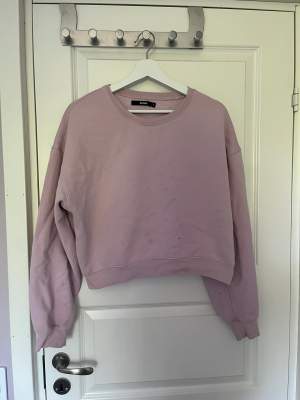 Fin gammelrosa sweatshirt som passar till allt💘 Storlek S💘pris: 50kr