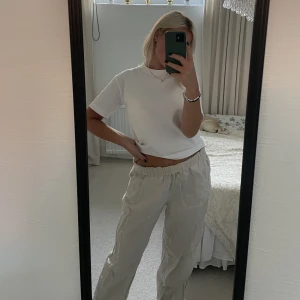 Beiga linnebyxor - Jätte fina linnebyxor från ARKET⚡️⚡️⚡️