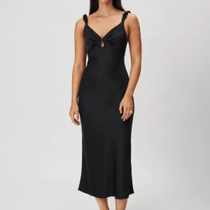 Adoore Nimes klänning - Endast testad 1 gång, strl 38 (passar small eller strl 36 skulle jag säga)    Kan tänka mig att byta mot annan adoore klänning