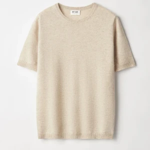 Softgoat stickad T-shirt!🤩 - Säljer nu min älskade stickade t shirt från SoftGoat!! Sååå fin beige färg!🌸🤍superbra skick✨100% Kashmir nypriset är 1700kr😍storlek s men passar både xs-m