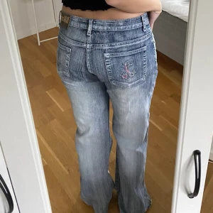 Jeans - Skit snygga lågmidjade jeans!🤩
