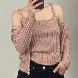 Moschino set - Fint set från Moschino med pärlor. Tyvärr har lappen nästan trillat av, men det är inget som märks när man har på sig den 💫✨