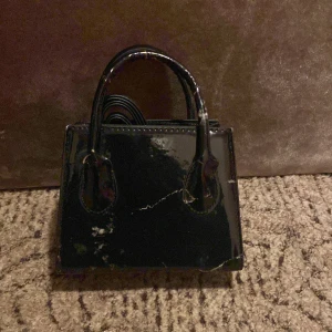 Väska  - Rymmer ganska många saker