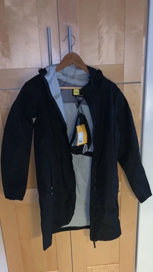 Regn jacka från LOLË - Regn jacka från Lolë storlek från XS