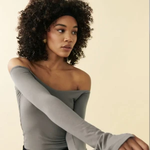 Gina topp - Säljer denna fina topp från gina tricot, då den aldrig har kommit till användning.