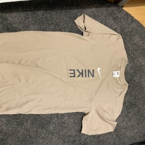 Nike t shirt  - Bra skick skriv om du har frågor Köparen står för frakt