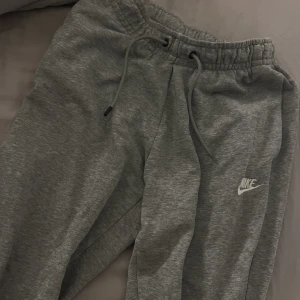 Nike byxor - Nike mjukisbyxor, bra skick💕