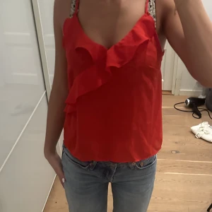 Topp - Topp från Gina Tricot i storlek 34, bra skick! Pris kan diskuteras 