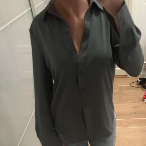 Skjorta  - Skjorta från hm i storlek 34, vra skick! Pris kan diskuteras 