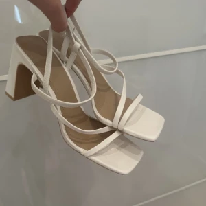 Klackar - Klackar från hm i storlek 37, aldrig använda! 