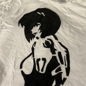 Evangelion t-shirt  - T-Shirt jag har för hand målat trycket på används cirka 2 gånger 👍funkar bra som oversized tisha 
