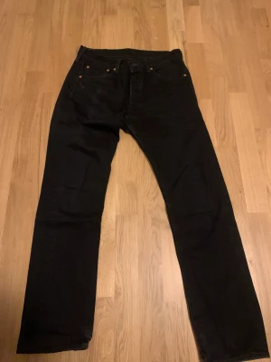 Levis jeans - Jag säljer dessa Levis jeans (501 W31 L32) på grund av att de inte har kommit till användning   Hör gärna av er om ni har frågor  
