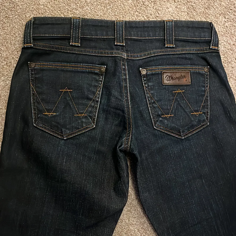 Low waist jeans Köpta på Plick men säljer igen för att dem var för små💕 . Jeans & Byxor.