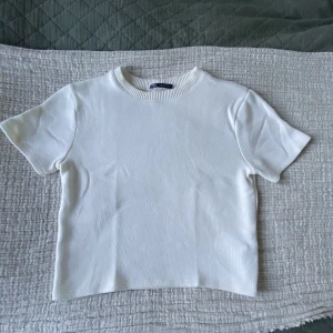 T-shirt - Använd fåtal gånger men i mycket bra skick!