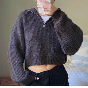 Stickad från Gina Tricot 🤎  - Använd Max 4 gånger, nyskick! Köparen står för frakt 📦 