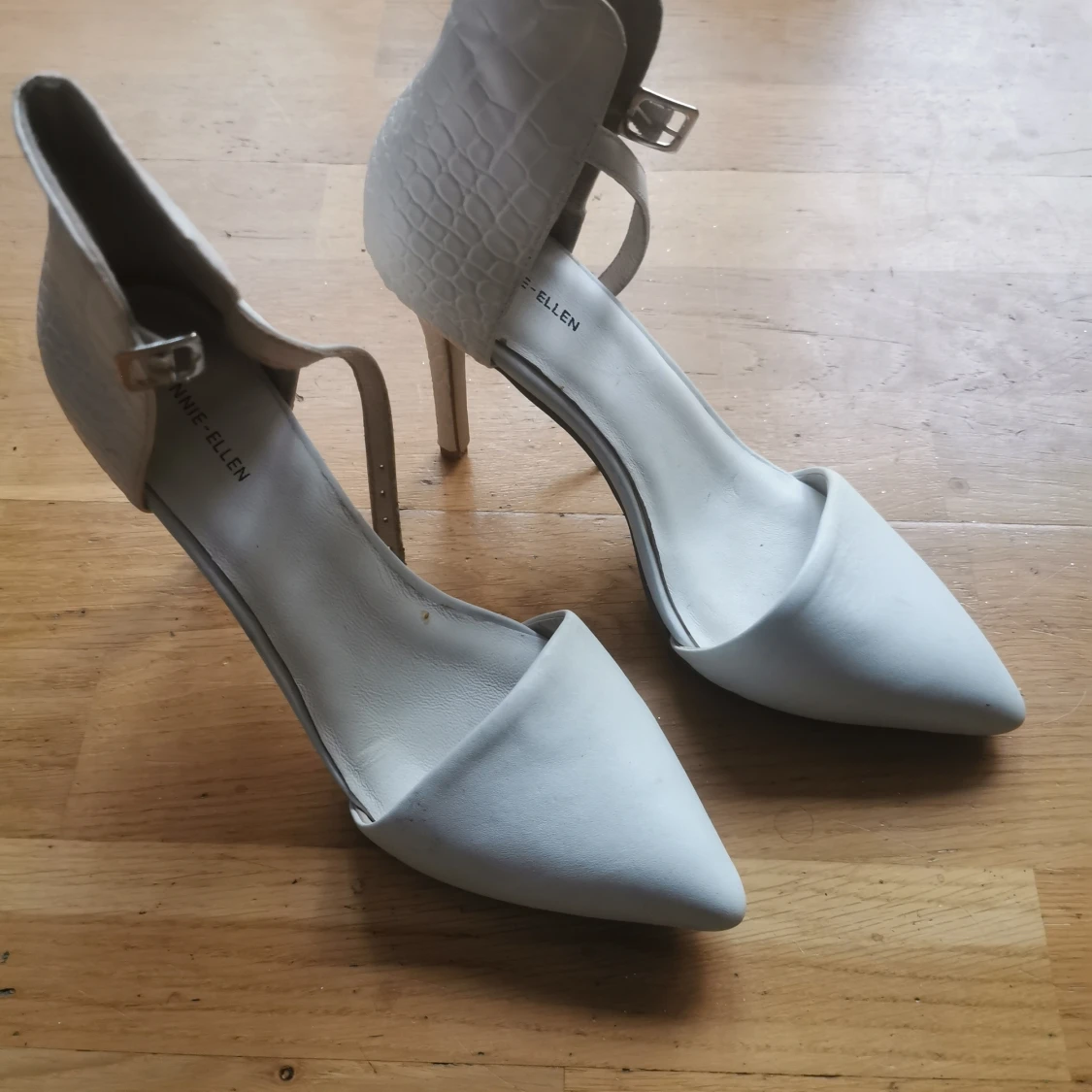 vita sling back pumps 