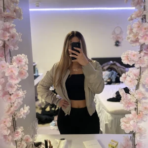 Bombjacka - Skriv för info och bilder. 💖