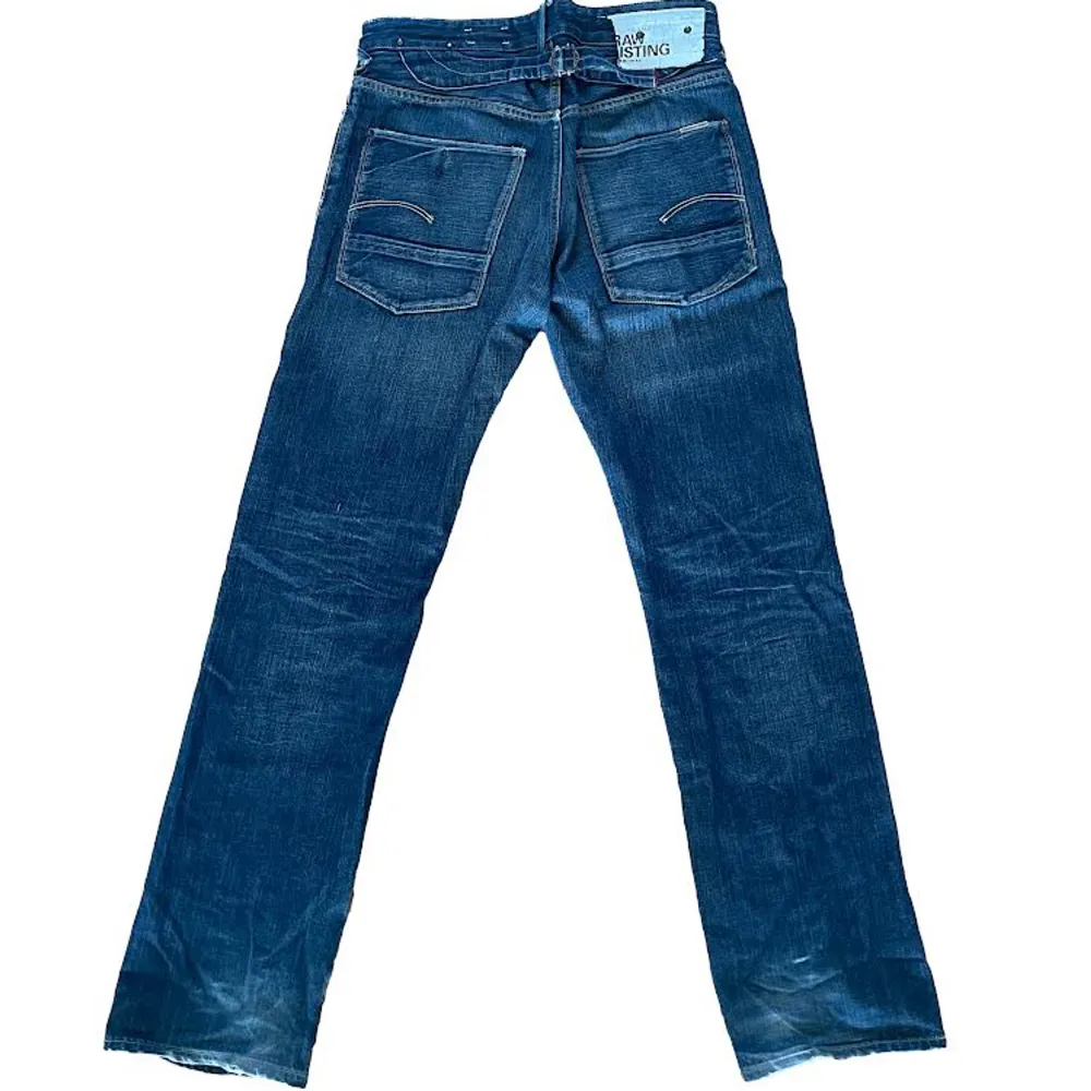Vintage Selvedge g-star jeans. Sitter rakt/ löst.  Cond: vintage  Kan skicka bild på passform Sitter runt 30/32 . Jeans & Byxor.