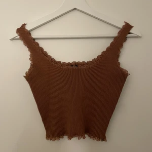 Brun topp - Använd 2-3 gånger.