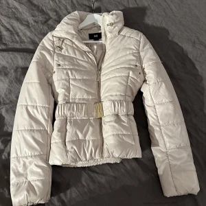 Jacka - Jättefin vinterjacka från HM. Storlek Xs.