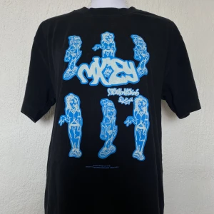 Eytys t-shirt - Svart Michiko Koshino Smith tshirt från eytys. Nypris ca 1500 kr. Fint skick.