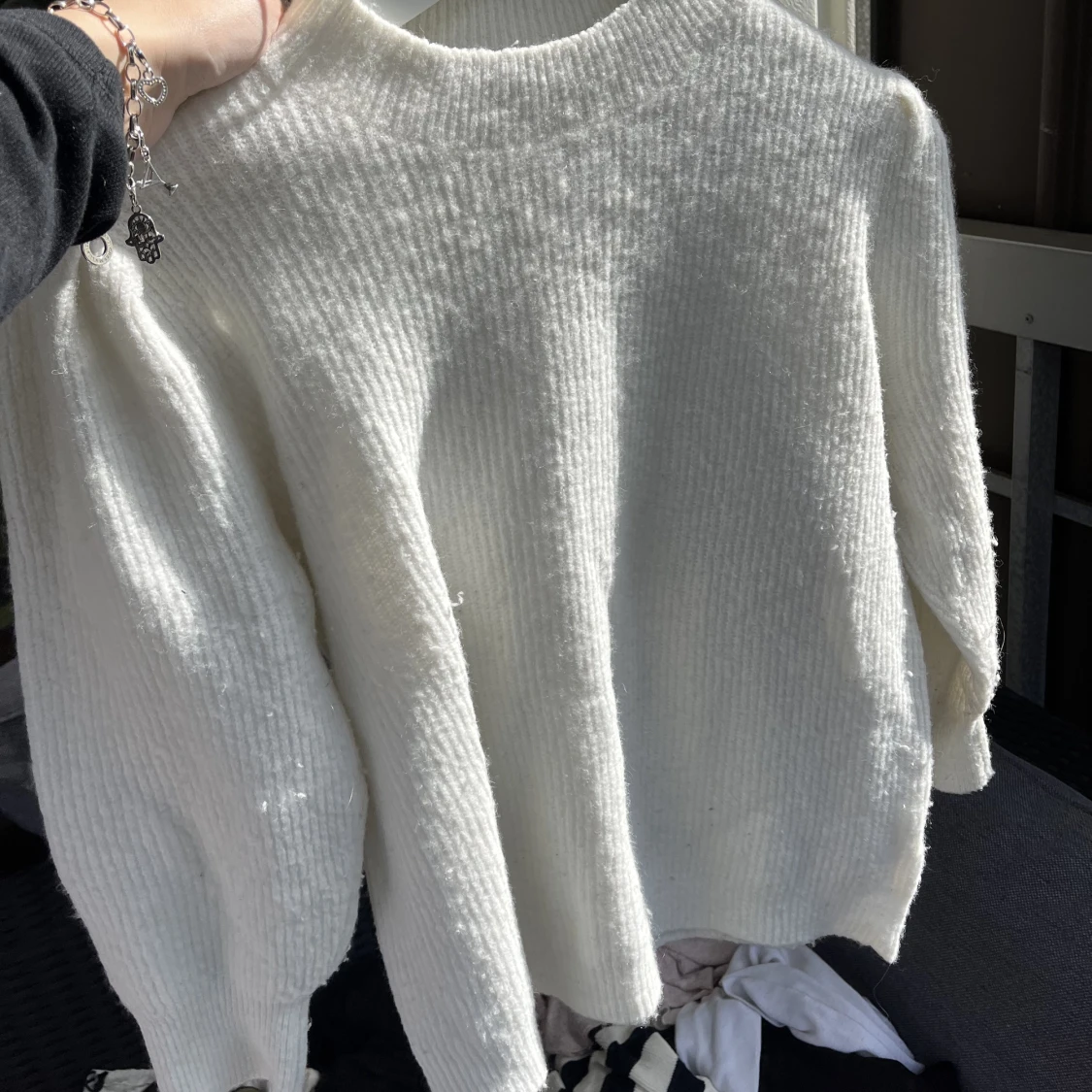 Vit stickad tröja