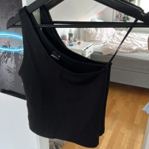 Linne - Supersnyggt linne i ribbat material🤩💓köpare står för frakt
