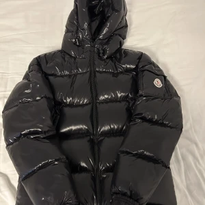 Moncler Maya  - Moncler maya för endast 1999k Helt ny (Ej använd)