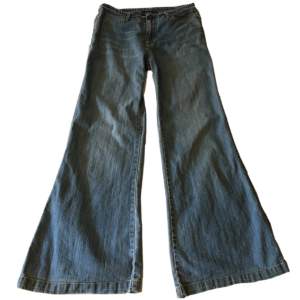 Supercoola vintage bootcut jeans! Midjemått 76cm Innerbenslängd 76cm 