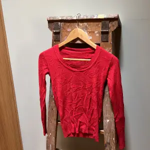 Red shirt with cute details in the fabric, no brand 