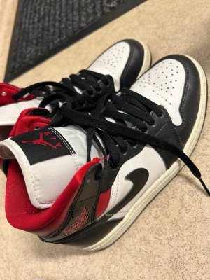 Jordans 1 - De är i väldigt bra skick och säljs pga ingen användning