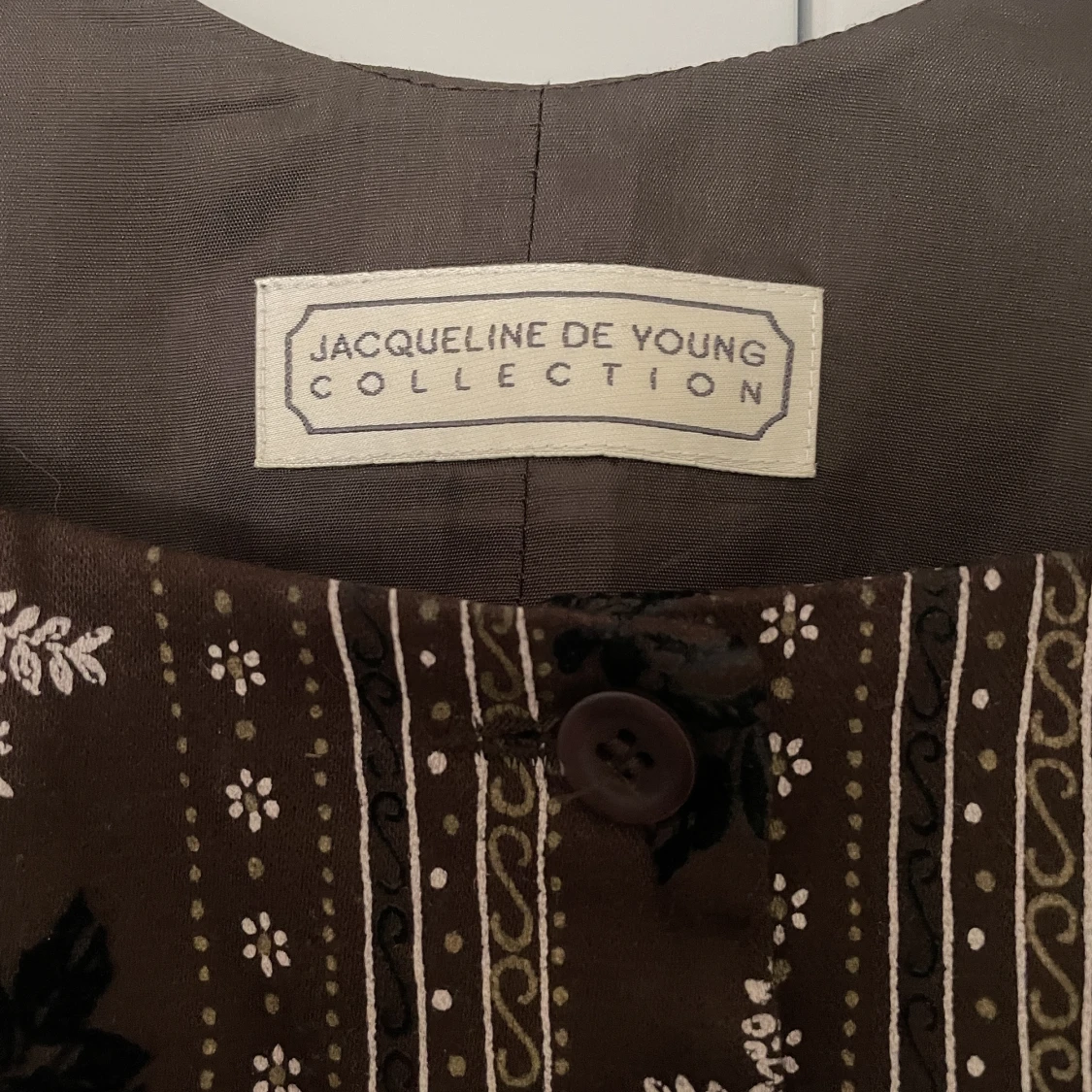 Väst blommig brun - 90