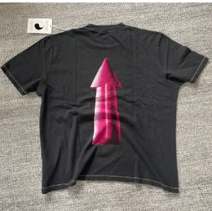 Our legacy work shop tee - Gabrio bini box tee work shop helt ny med tag och påse! Size 50 