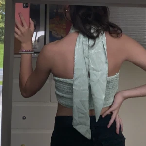 Grön topp💚 - Supersöt topp från Bikbok, aldrig använd🤍 säljer för 150kr! ❤️‍🔥 i storlek XS
