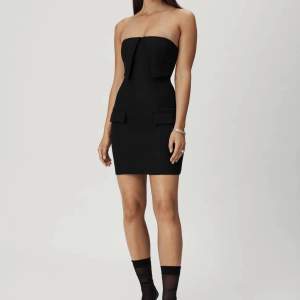 Säljer en helt ny klänning från Adoore, modellen heter ”Lyon dress” och har prislappar kvar. Säljer pga råkat beställa två i samma storlek och försent att skicka tillbaka. Nypris är 1295kr🥰