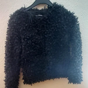 Svart jacka - KAPPAHL - Måste hämtas I kristianstad 