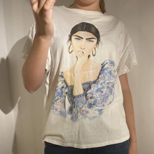 T shirt från zara! - Jättefin t shirt från zara i storlek s som knappt är använd💞
