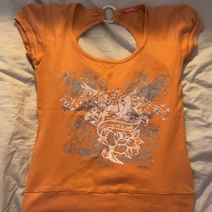 superfin topp - Jättefin tröja som tyvärr inte används!! Den är i storlek M/L men sitter som en S/M. De har gått av lite glitter i tvätten tyvärr men de går nog att fixa. 