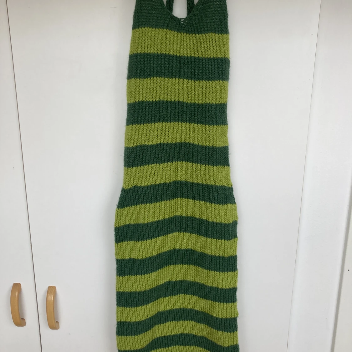 Grön randig stickad klänning - 90