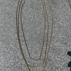 Guldigt halsband - Guldigt tre i ett halsband. Är i fint skick, inte äkta