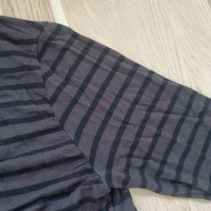 randig halvpolo - brun svart halvpolo från lindex. Knappt använd