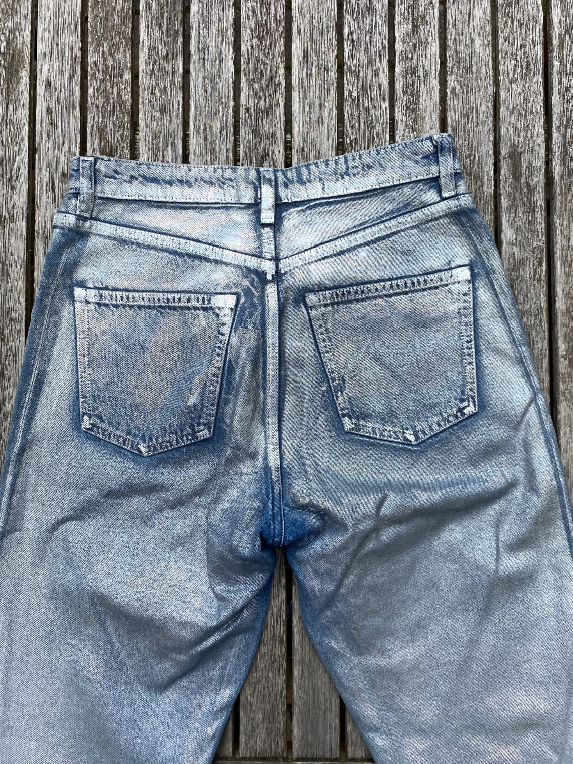 Silvriga jeans från Monki - 90