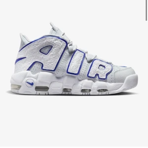 Nike uptempo - Säljer dessa Nike Uptempo skorna i storlek 40.5! Använda fåtal gånger så i bra skick!! Kom privat för bilder! Nypris 2100kr säljer för 1600!💗💗