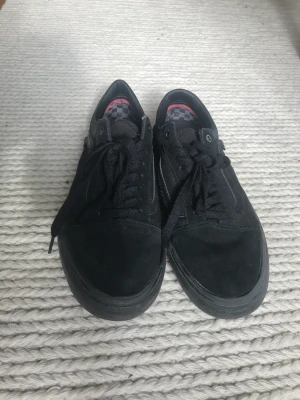 Vans old school pro 43 - Använt skick skejtade ett par gånger. Us storlek 10