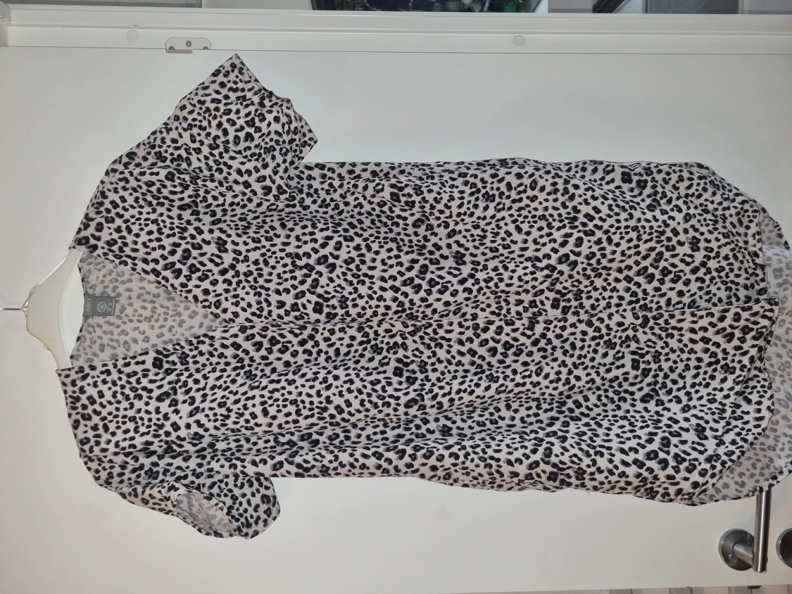 Leopardmönstrad klänning