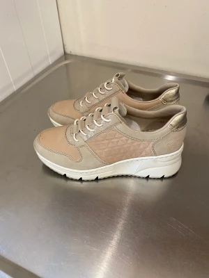 Rieker sneakers  - Reiker sneakers  Använda en gång 