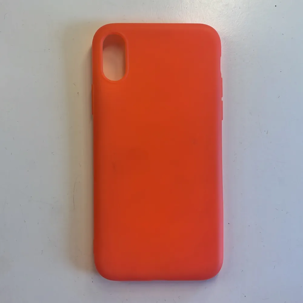 Snyggt orange mobilskal till iPhone X från SHEIN , användt någon gång,. Övrigt.