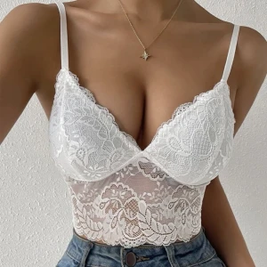 Vit spets topp - Jättefin vit spetstopp som är helt oanvänd, köparen står för frakten💖