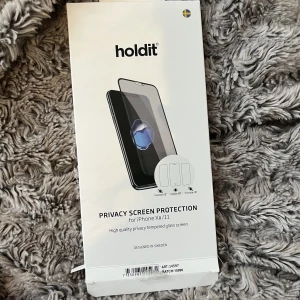 Skärmskydd iPhone xr/11 - Säljer detta helt nya skärm skydd då jag köpte ny mobil bara några dagar efter. Det ligger kvar som det är köpt och det köptes för 249kr, hör av er vid frågor eller tryck gärna på köp nu